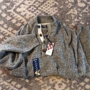 Izod men’s pull over sweater